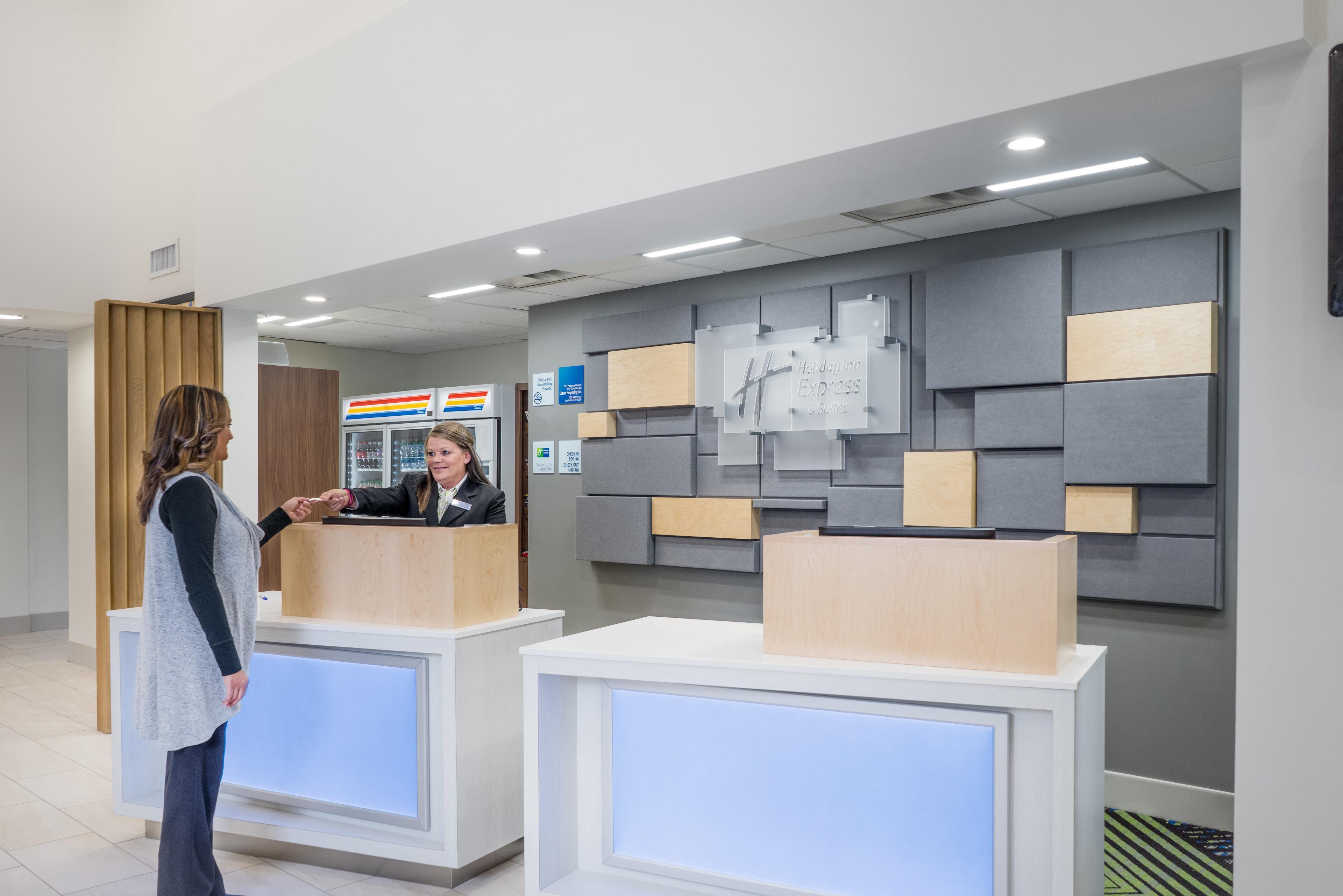 Holiday Inn Express Hotel & Suites Louisville East By Ihg Exterior photo