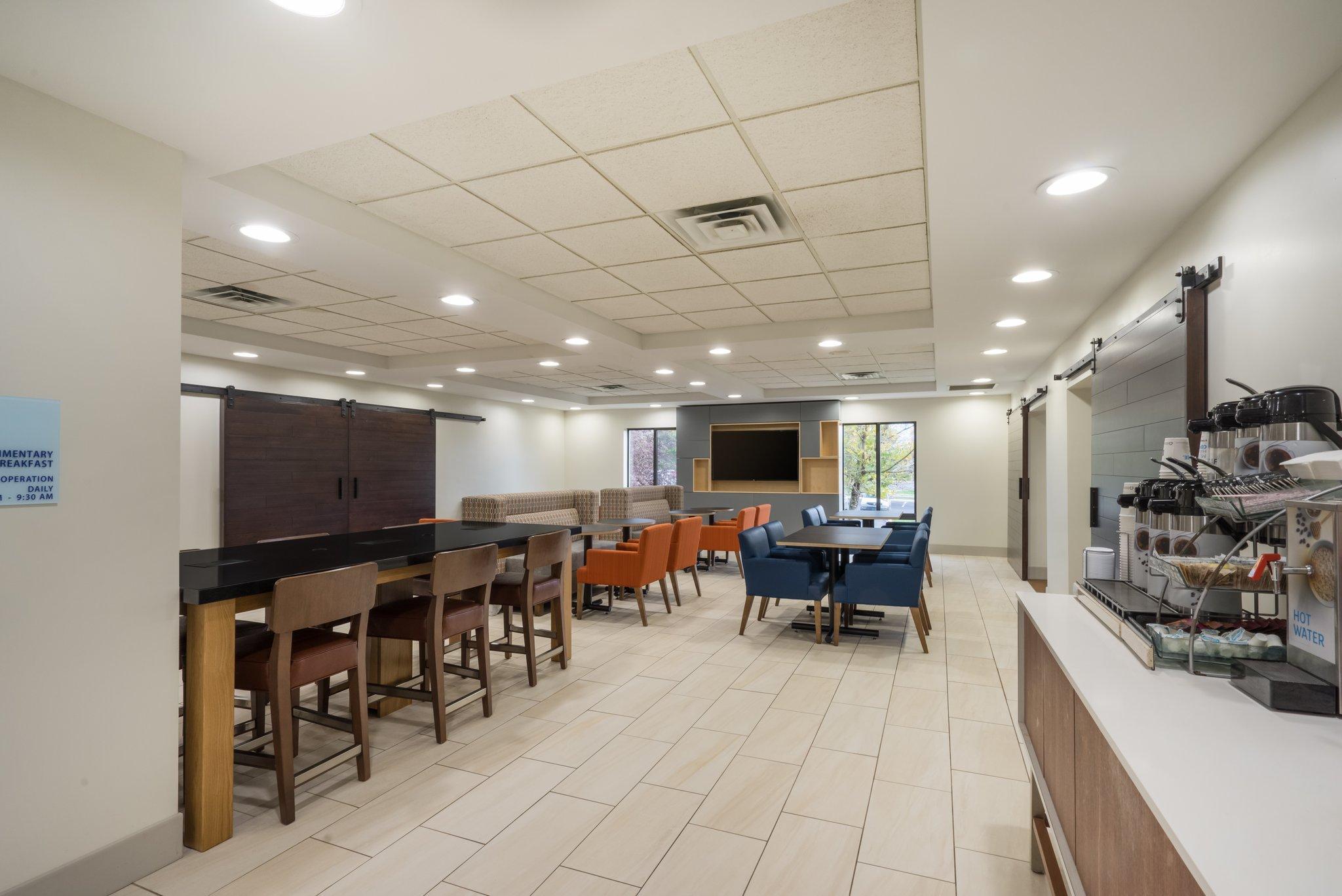 Holiday Inn Express Hotel & Suites Louisville East By Ihg Exterior photo