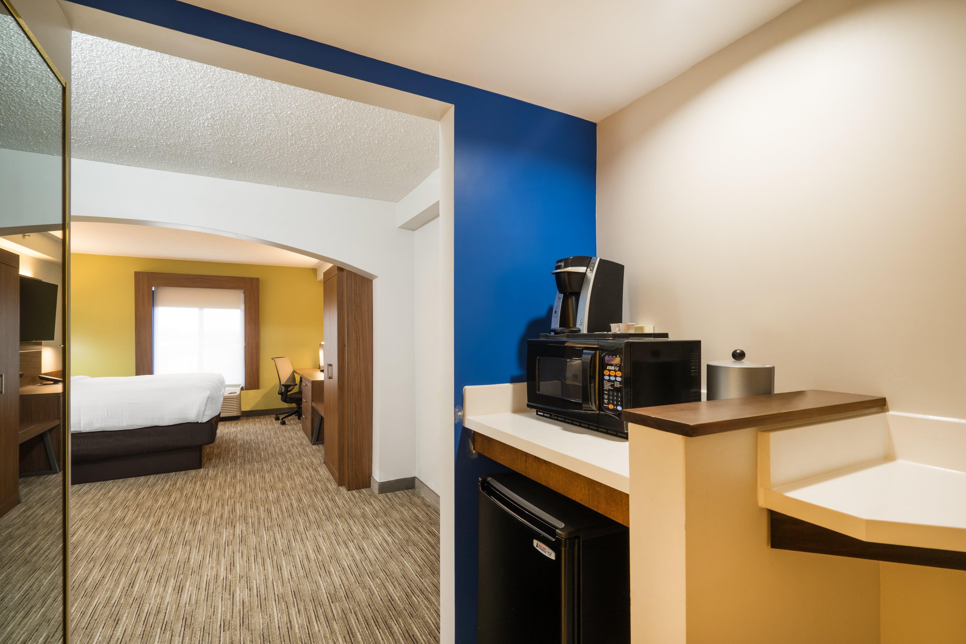 Holiday Inn Express Hotel & Suites Louisville East By Ihg Exterior photo