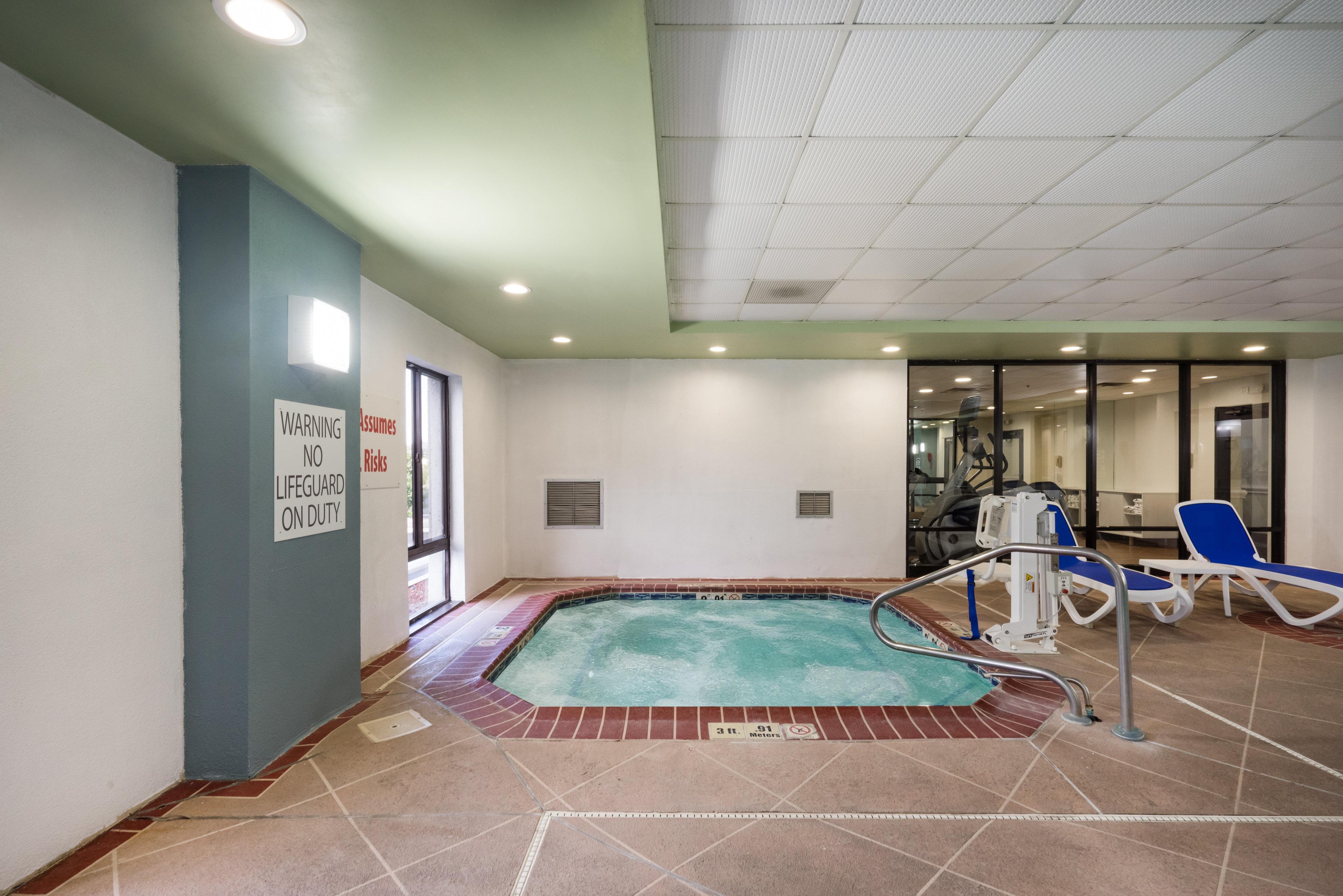 Holiday Inn Express Hotel & Suites Louisville East By Ihg Exterior photo