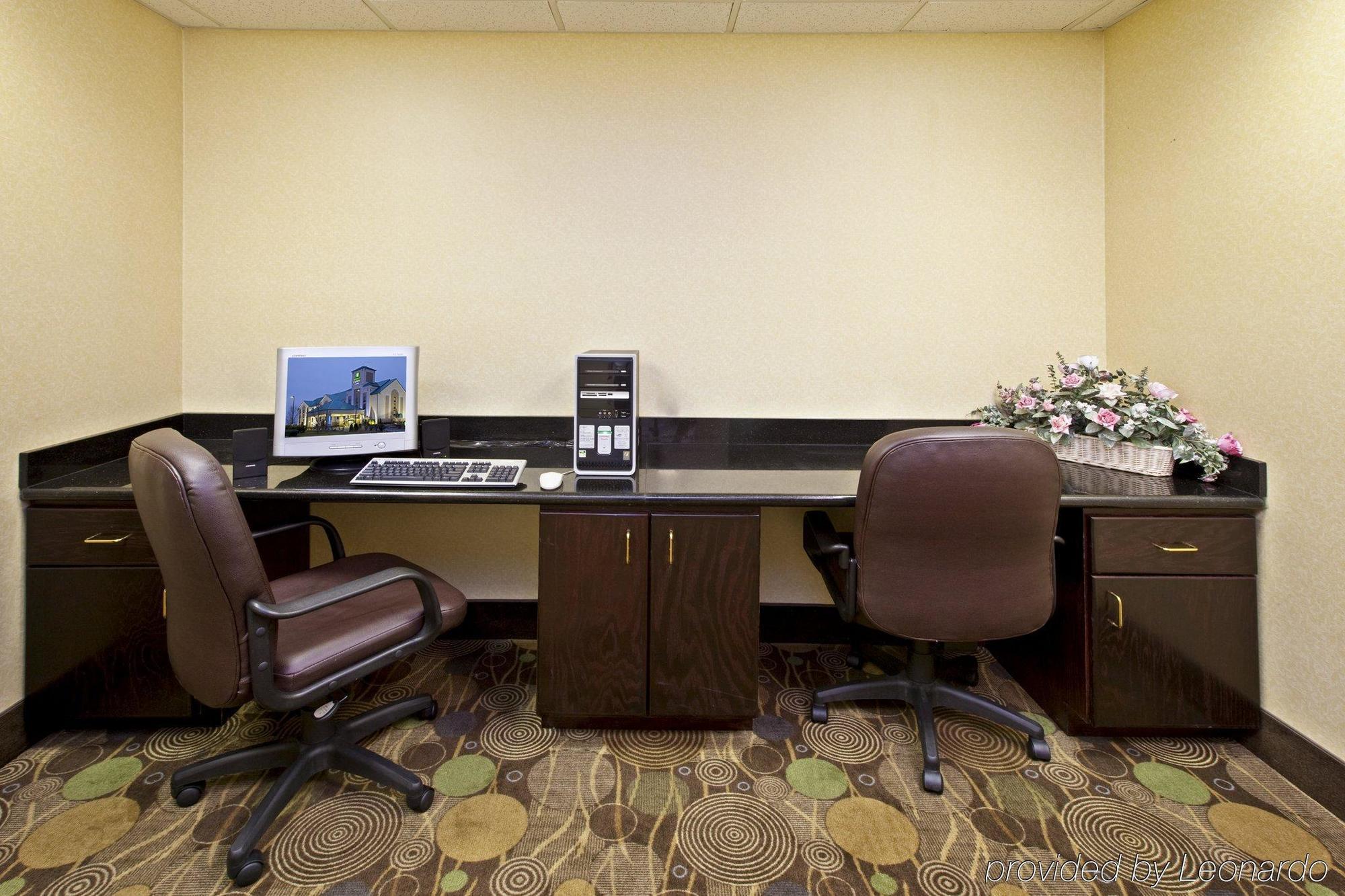 Holiday Inn Express Hotel & Suites Louisville East By Ihg Exterior photo