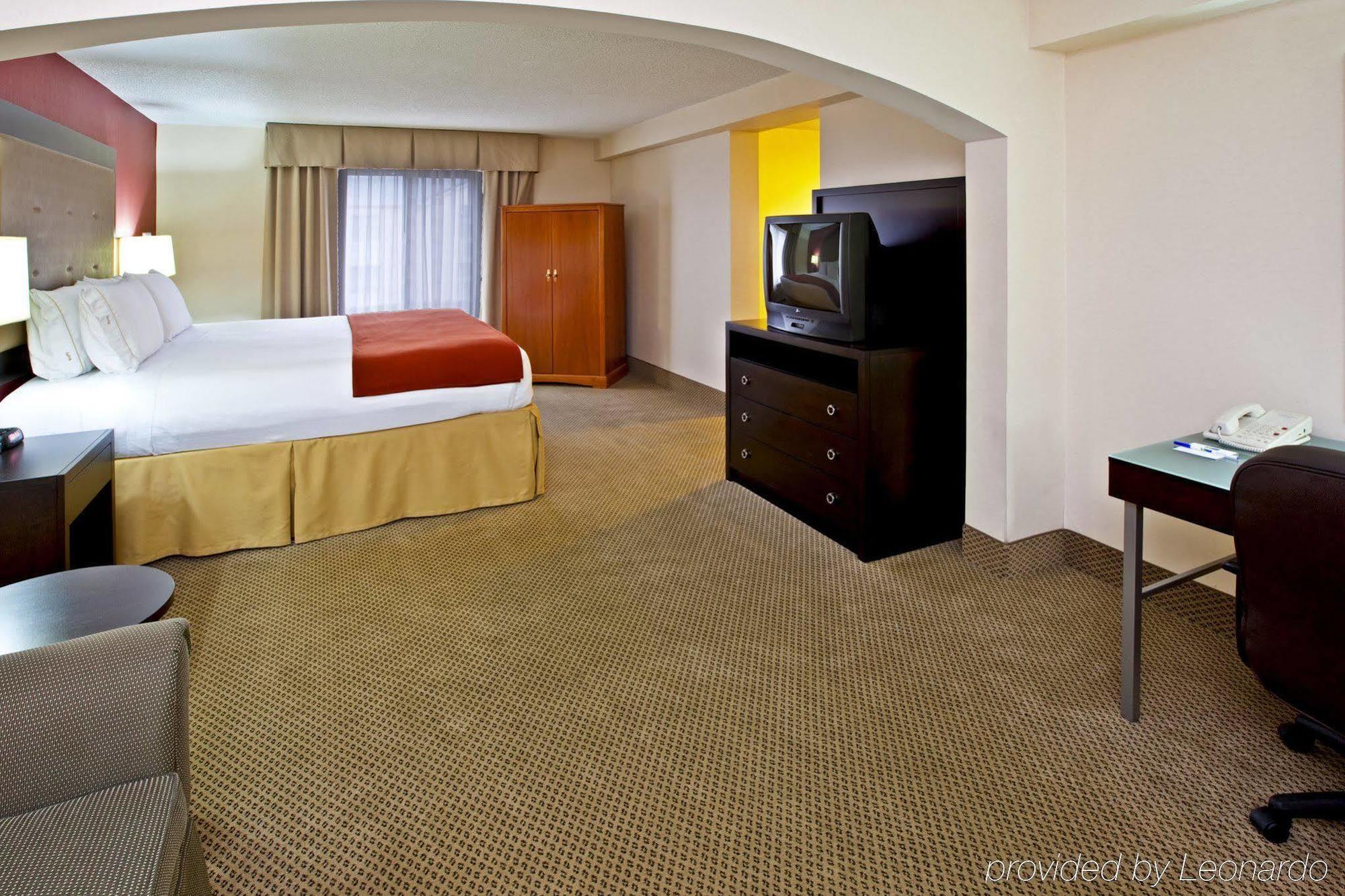 Holiday Inn Express Hotel & Suites Louisville East By Ihg Exterior photo